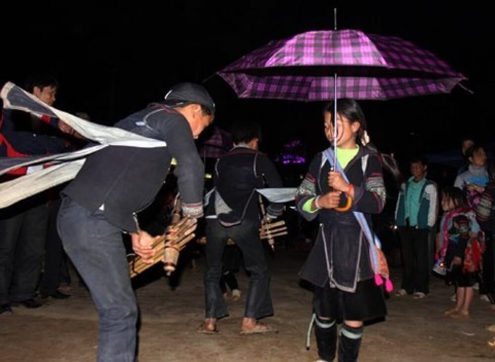 Khám phá nét đẹp trong văn hóa chợ tình Sapa