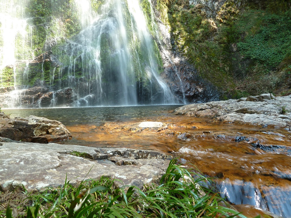 Nắm tay người mình thương lên ngắm thác tình yêu Sapa lãng mạn