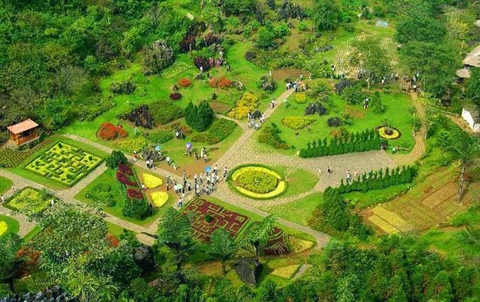 Một góc cảnh đẹp trên núi Hàm Rồng Một góc cảnh đẹp trên núi Hàm Rồng
