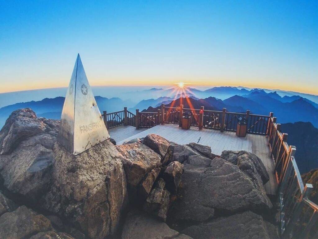 Vì sao nên sử dụng xe Limousine đi Sapa?